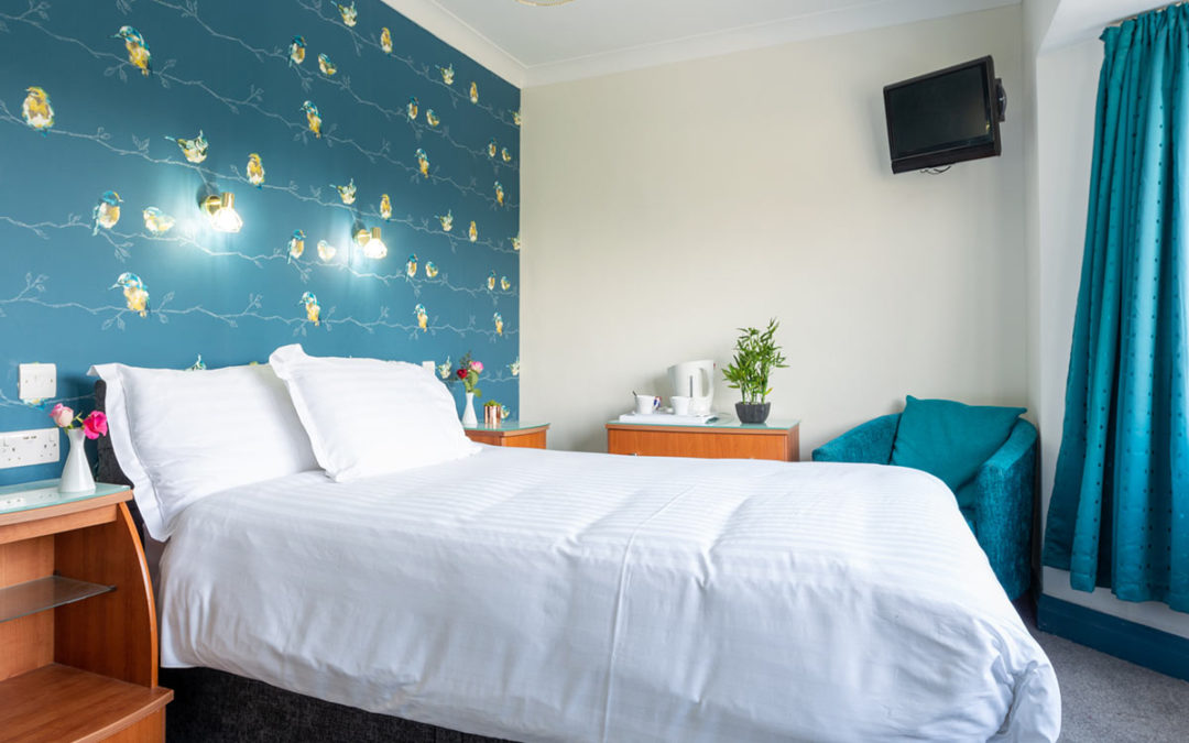 Double Ensuite With Bath (Room 6)